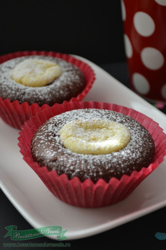 muffins-cu-cacao-si-branza-1
