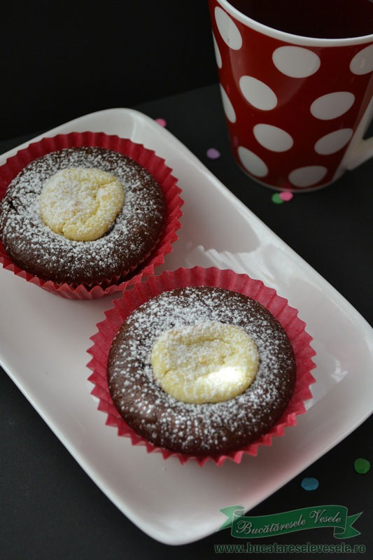 muffins-cu-cacao-si-branza