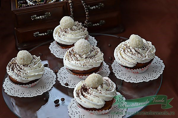 cupcakes umplut cu Raffaello