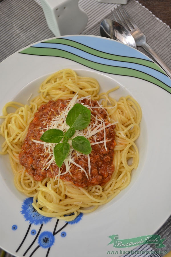 Spaghetti cu sos Bolognese