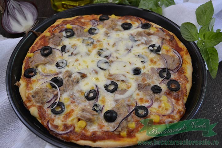 pizza-cu-ton-si-mozzarella