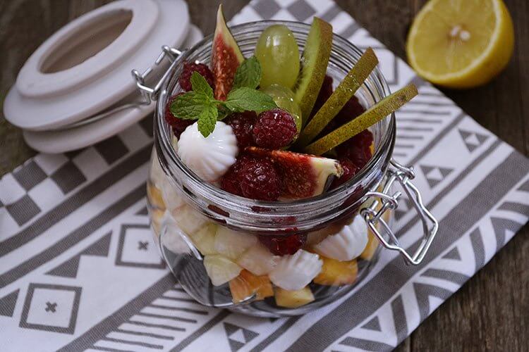 Salata de fructe cu branza calcica