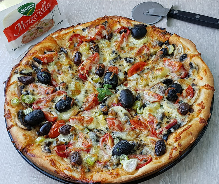 Pizza cu Ciuperci si Mozzarella
